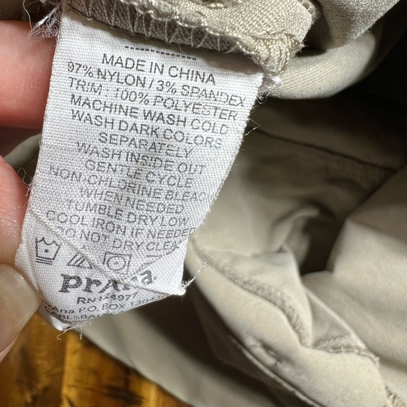 Prana Women’s Stone Cargo Shorts, size 8. - Picture 7 of 12